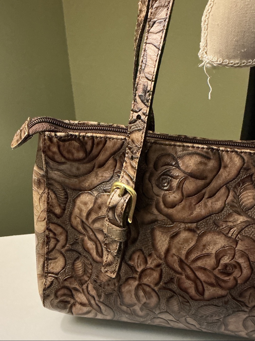 Brahmin Vintage 1990’s Elouise Rose Embossed Leather Chocolate Shoulder Bag EUC - Picture 3 of 13